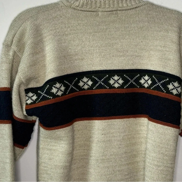 VTG Basic Editions Patterned Grandpa Fall Sweater Made in the U.S.A - Picture 10 of 12